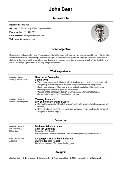 Basic resume template made by Kickresume resume builder
